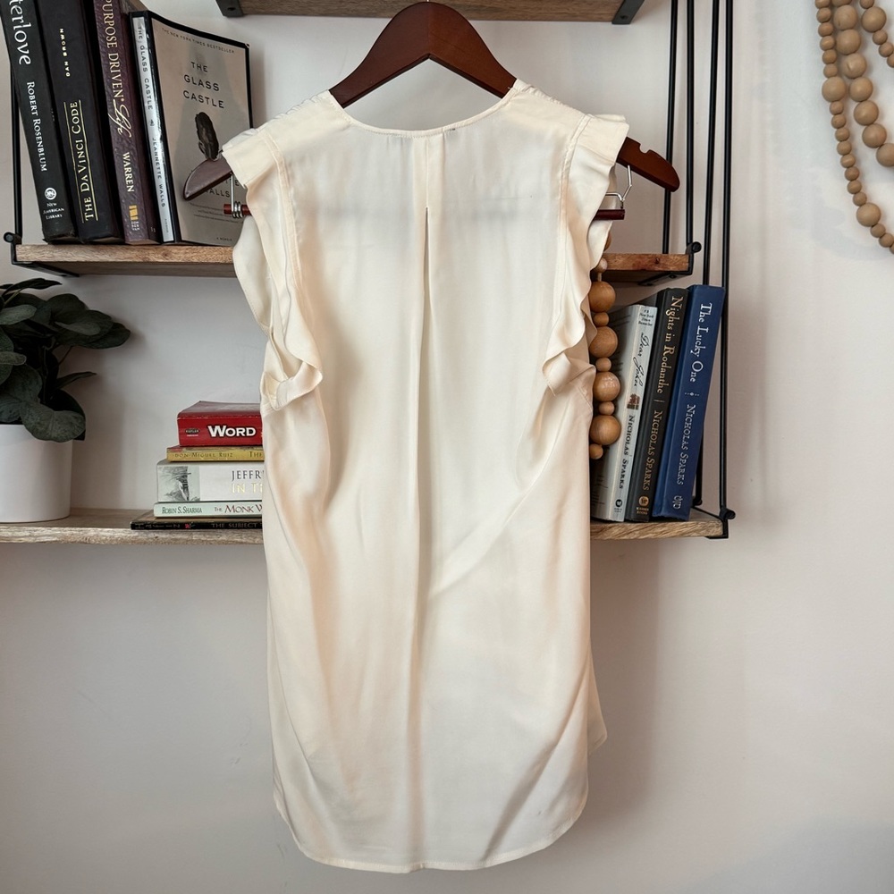 David Lerner Cream Sleeveless V-Neck Blouse - Picture 3 of 10